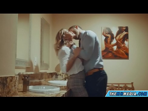 ❤️ Pe a faaosoosoina oe e se blonde busty i totonu o se faletaele lautele ❌ Pono vk ❌